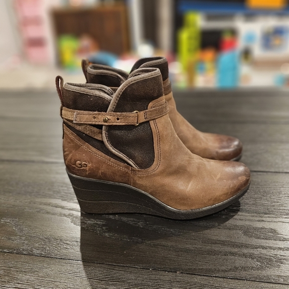 UGG Emalie Wedge Boots - Picture 6 of 9